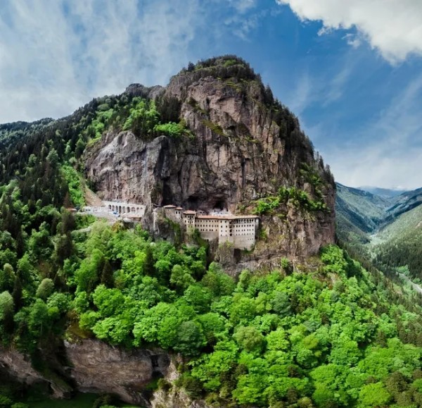Türkiye'nin Turizm Geliri İlk 6 Ayda 25,7 Milyar Dolar Oldu! Bakan Ersoy Açıkladı
